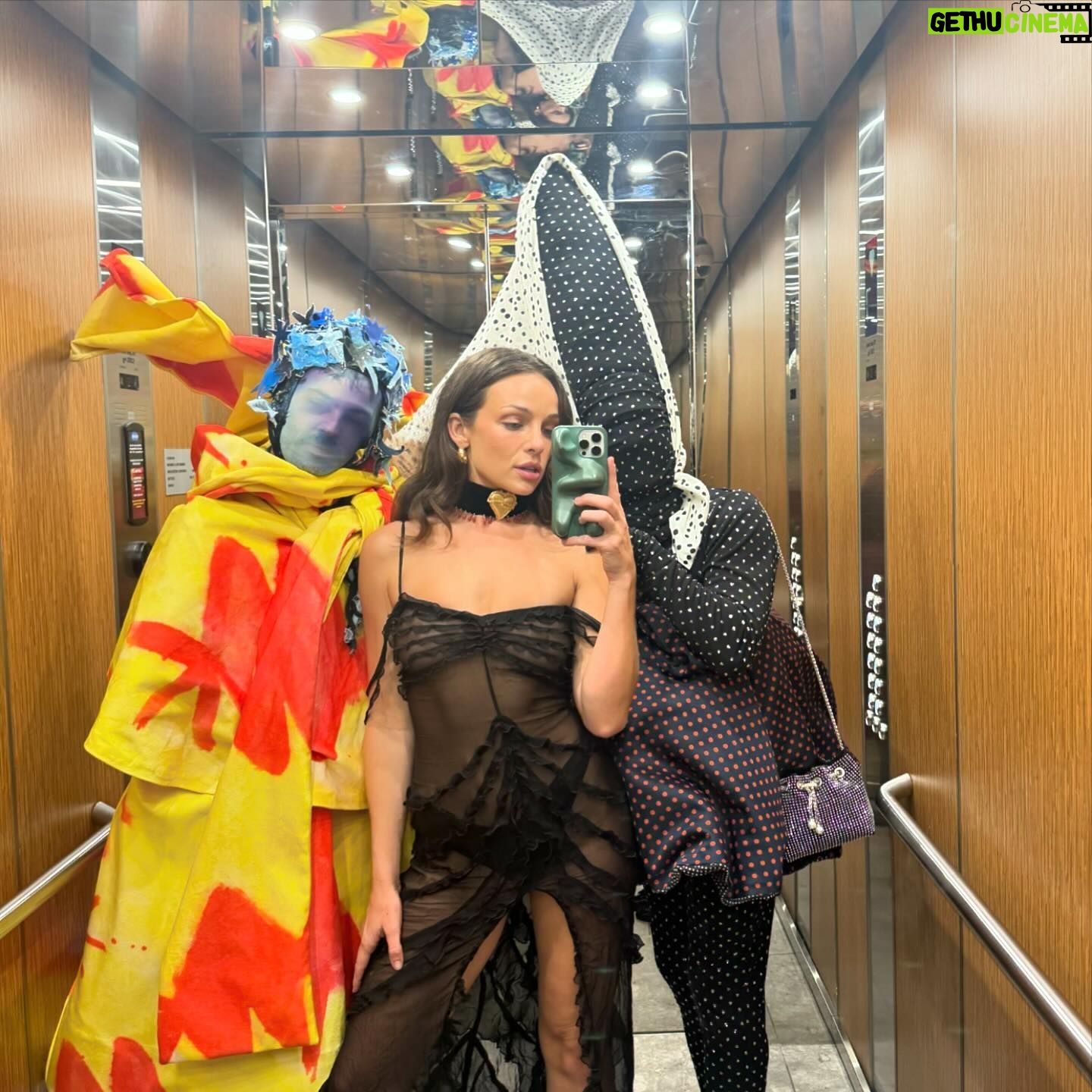 Abbie Chatfield Instagram - Bowery Ball @ NGV!!!!!! Yes my undies were inside out all night !! Sorry, you just don’t get art!