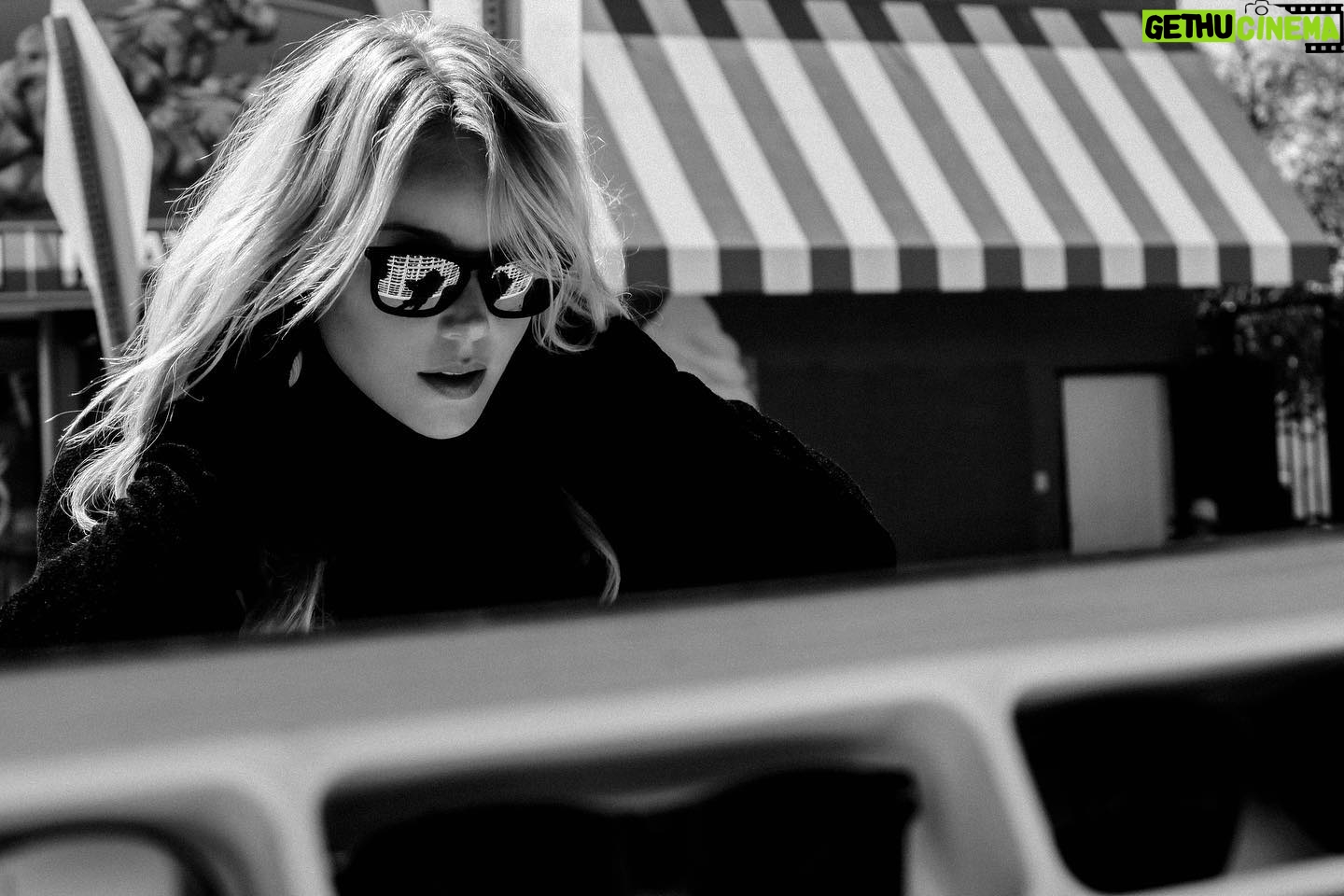 Abbie Cornish - 13.3K Likes - I’LL BE THERE FOR YOU 🌹 // www.Dusk1.com