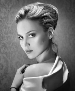 Abbie Cornish Instagram - @toni_maticevski 🤍... feels like forever ago!!