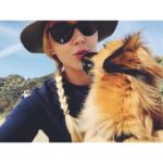 Abbie Cornish Instagram - Happy Earth Day!! “Hi!” to the trees, the birds, the ocean and the big blue sky ~ Beautiful Mother Earth... enjoy the calm : ) 🌏💖✨ #HappyEarthDay