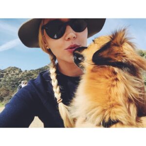 Abbie Cornish Instagram - Happy Earth Day!! “Hi!” to the trees, the birds, the ocean and the big blue sky ~ Beautiful Mother Earth... enjoy the calm : ) 🌏💖✨ #HappyEarthDay
