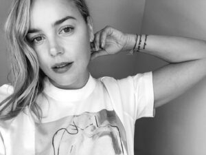 Abbie Cornish Instagram - Day by day getting a good routine going here, doing my best and keeping a smile on my dial... hopefully on yours too! Let’s stay calm. And keep sharing the good vibrations. They go far!