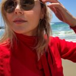 Abbie Cornish Instagram - Happy to be saying goodbye to 2020 and am looking up to 2021. Sending love to everyone out there. It’s been such a hard year in so many ways. But we will come back stronger, kinder, and wiser. I feel that. Happy New Year ❤️✨
