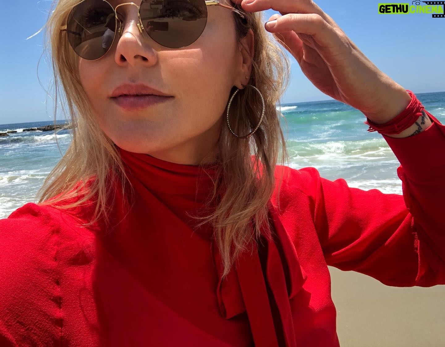 Abbie Cornish - 23.4K Likes - Happy to be saying goodbye to 2020 and am looking up to 2021. Sending love to everyone out there. Itās been such a hard year in so many ways. But we will come back stronger, kinder, and wiser. I feel that. Happy New Year ā¤ļøāØ