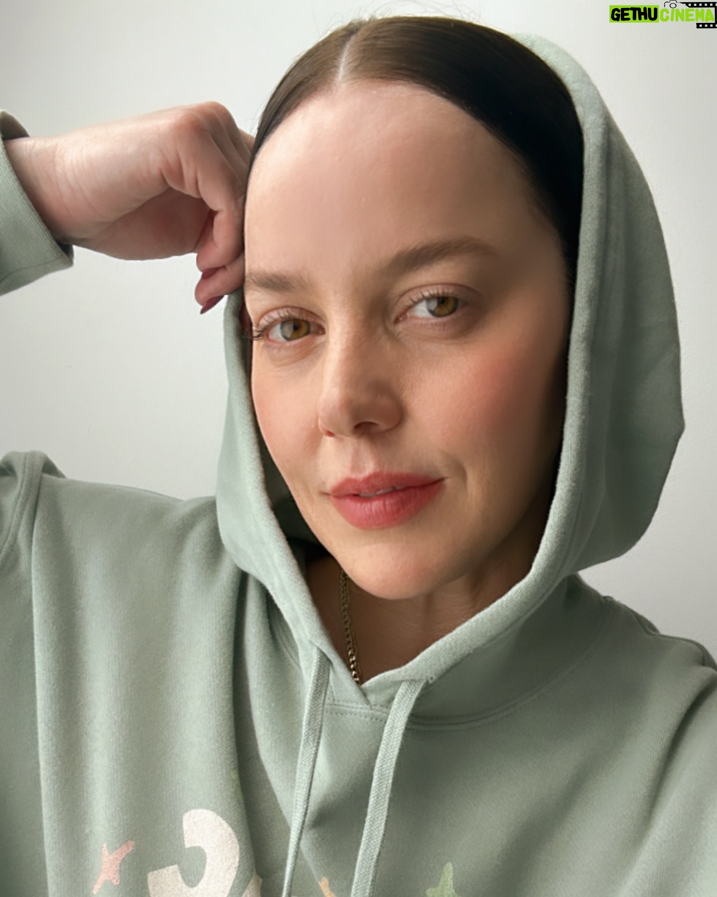 Abbie Cornish - 9.4K Likes - Feelin good 💘✨
