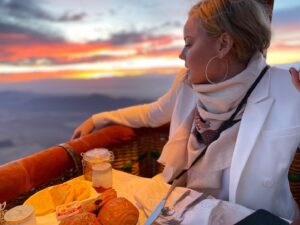 Abbie Cornish Instagram - Traveling through the sky in a hot air balloon with my best friend @thefeelgoodkitchen. Morocco!! Sill floating.
