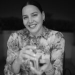 Abbie Cornish Instagram - 41 ☺️✨ Here’s a photo of me doing one of my favorite things with one of my favorite friends. 📸 by @popeofthebowery