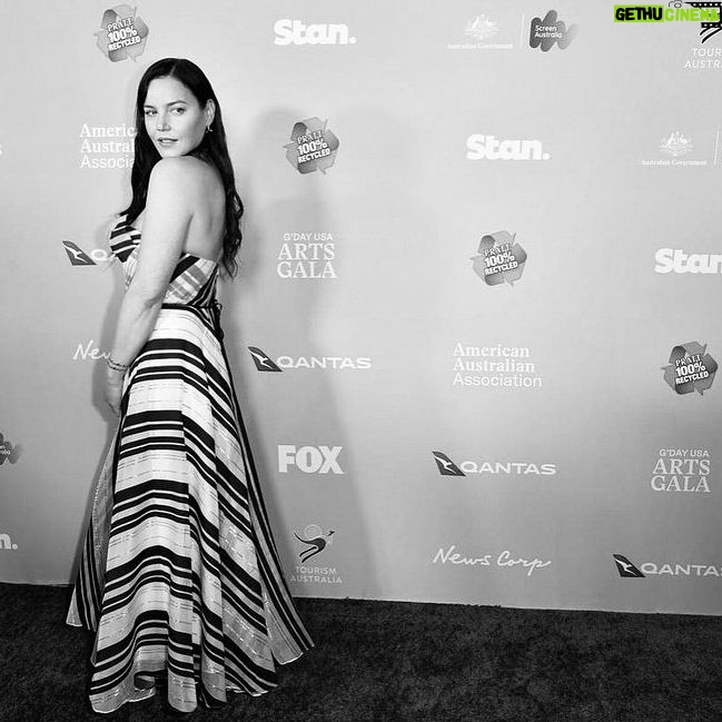 Abbie Cornish - 10.1K Likes - Beautiful night last night at the #GDayUSAArtsGala honoring some gems @samweaving #CraigGillespie @deltagoodrem 👏✨👏✨ @gdayusa @_aaausa // Wearing another one of Jacq’s dresses (thefeelgoodkitchen). Hair and make up by yours truly. Necklace I bought forever ago and earrings were a gift from Jacq! Xx