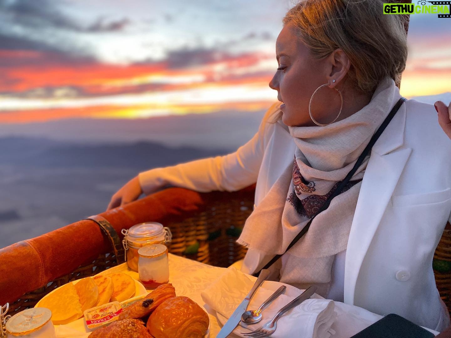 Abbie Cornish - 20.5K Likes - Happy Holidays š