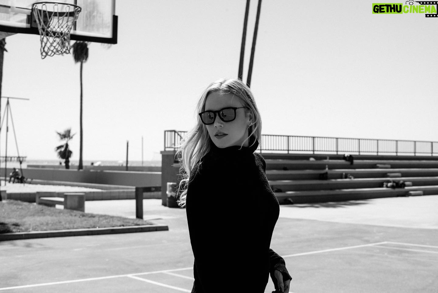 Abbie Cornish - 18.7K Likes - Let’s play.