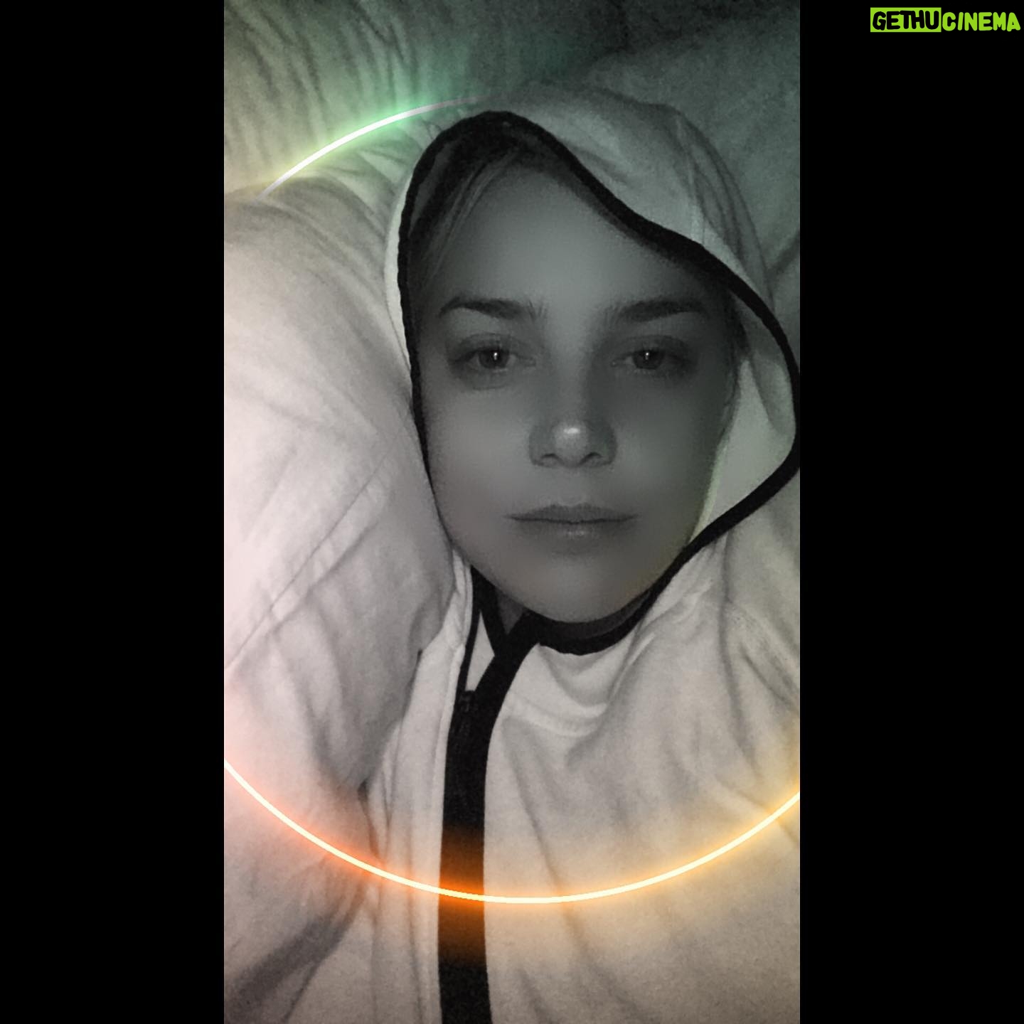 Abbie Cornish Instagram - We’re hunkered in!! Goodnight ❤️