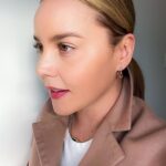 Abbie Cornish Instagram - @angarajewelry ~ Love these earrings so much! 😻✨