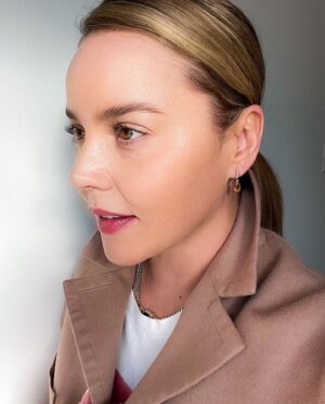 Abbie Cornish Instagram - @angarajewelry ~ Love these earrings so much! 😻✨