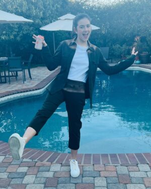 Abby Ryder Fortson Instagram - I love Waterloo @waterloosparkling ❤️ #notanad I just really like it!! 😂🤣🥰❤️
.

@margaretmovie @lionsgate 
.
.
@jordan_grossman @kendellcotta @prada