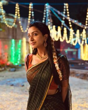 Abeneya Nethran Instagram - 💚🧡

Pc- @tejavenkateshoffl kaa 🫂
@preethii.b.krishnan 🤌🏻🫂

#love #saree #abeneya #kanaakaanumkaalangal #lalsalaam #tamil #tamilcinema