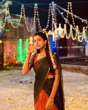 Abeneya Nethran Instagram - 💚🧡

Pc- @tejavenkateshoffl kaa 🫂
@preethii.b.krishnan 🤌🏻🫂

#love #saree #abeneya #kanaakaanumkaalangal #lalsalaam #tamil #tamilcinema