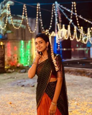 Abeneya Nethran Instagram - 💚🧡

Pc- @tejavenkateshoffl kaa 🫂
@preethii.b.krishnan 🤌🏻🫂

#love #saree #abeneya #kanaakaanumkaalangal #lalsalaam #tamil #tamilcinema
