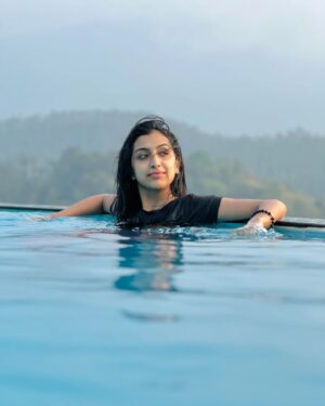 Abeneya Nethran Instagram - 📍wayanad @wrongturnclub 

Pc- @iam.anchana 🫂

#wayanad #trip #abeneya #love #vacation #kerala