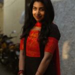 Abeneya Nethran Instagram - Can’t deny when it’s black and white! 🖤🤍 B/W or normal?? 🐣🙈❤️ 📸 @frames_by_christo_ #abeneya #fyp #instagood #instagram #traditional