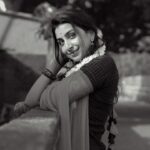 Abeneya Nethran Instagram - Can’t deny when it’s black and white! 🖤🤍 B/W or normal?? 🐣🙈❤️ 📸 @frames_by_christo_ #abeneya #fyp #instagood #instagram #traditional