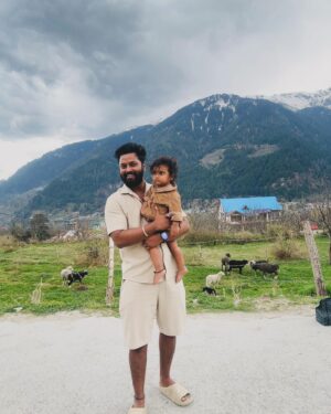 Abi Navya Instagram - Its our vacation time ❤️❤️
@deepak_chinky 

Trip advisor - @hala_tourism_ 

#vacation #manali