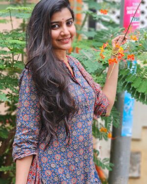 Abi Navya Instagram - Just for the song❤️❤️ beautiful kurti set from @aaryes.collection 🥰🤩 

#myhometown❤️