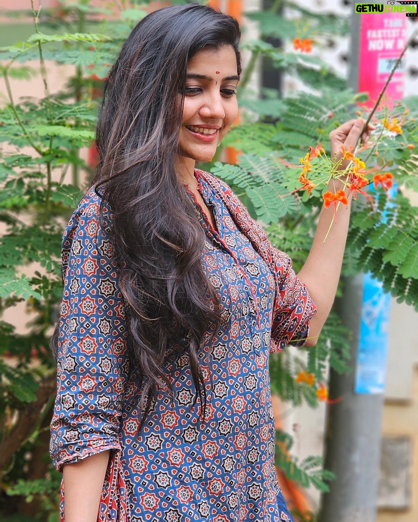 Abi Navya - 13.4K Likes - Just for the song❤️❤️ beautiful kurti set from @aaryes.collection 🥰🤩
#myhometown❤️