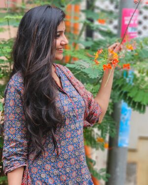 Abi Navya Instagram - Just for the song❤️❤️ beautiful kurti set from @aaryes.collection 🥰🤩 

#myhometown❤️
