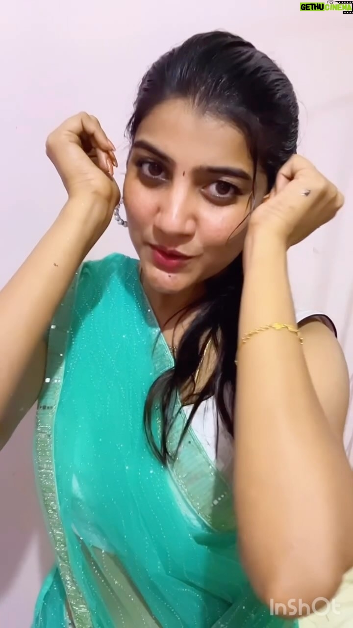 Abi Navya Instagram - ❤️❤️❤️❤️sundarane enjodi anadhena Ignore my oily hair 😹😹🙈 @dailyshopping_06