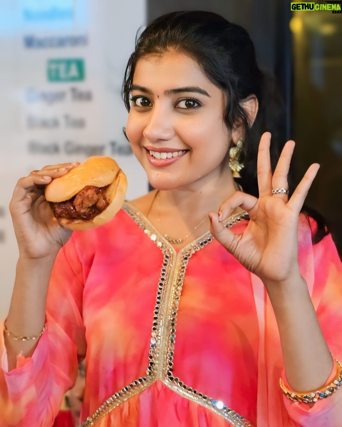 Abi Navya Instagram - Yummy yummy full tummy tummy❤️❤️ @temp.fc @dinezkrishnan27