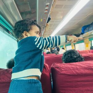 Abi Navya Instagram - Train travel for the first time with dhruv🥰🎉😘 laddu’s happy face 🤩 and he found one new girlfrnd in train 😆🫣😘he literally enjoyed the whole travel time ✨✨✨✨🫣

Wearing cotton kurta from @aaryes.collection