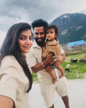 Abi Navya Instagram - Its our vacation time ❤️❤️
@deepak_chinky 

Trip advisor - @hala_tourism_ 

#vacation #manali