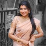 Abi Navya Instagram – சித்தம் துடிதுடிக்கும் புயல் எதிர்த்திடும் ஓா் இலை போல…❤️❤️❤️❤️

Jewel : @asfashion426