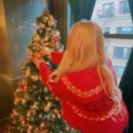 Abigail Breslin Instagram - last Christmas, I gave u my ❤️ Stream Last Christmas (cover) on Spotify, Apple Music, YouTube and other streaming platforms!!!! Happy Christmas! (Special shout-out to @lilylane for editing this for me ❤️❤️❤️❤️my Christmas angel!🎄❤️🎄)