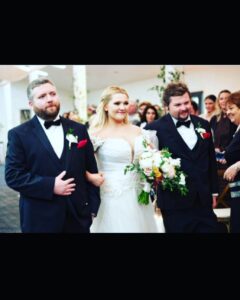 Abigail Breslin Instagram - Happy belated #nationalsiblingsday to the 2 best big brothers a gal could dream of. No clue what I’d do without these cute weirdos. In all seriousness, Dad would be so proud of the amazing men you guys are. I LOVE YOU!!!!!!!! 📸: @lauriebaileyphoto