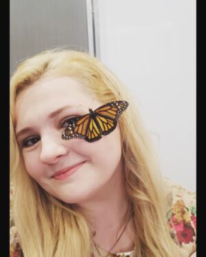 Abigail Breslin Instagram - Made a new friend 🦋