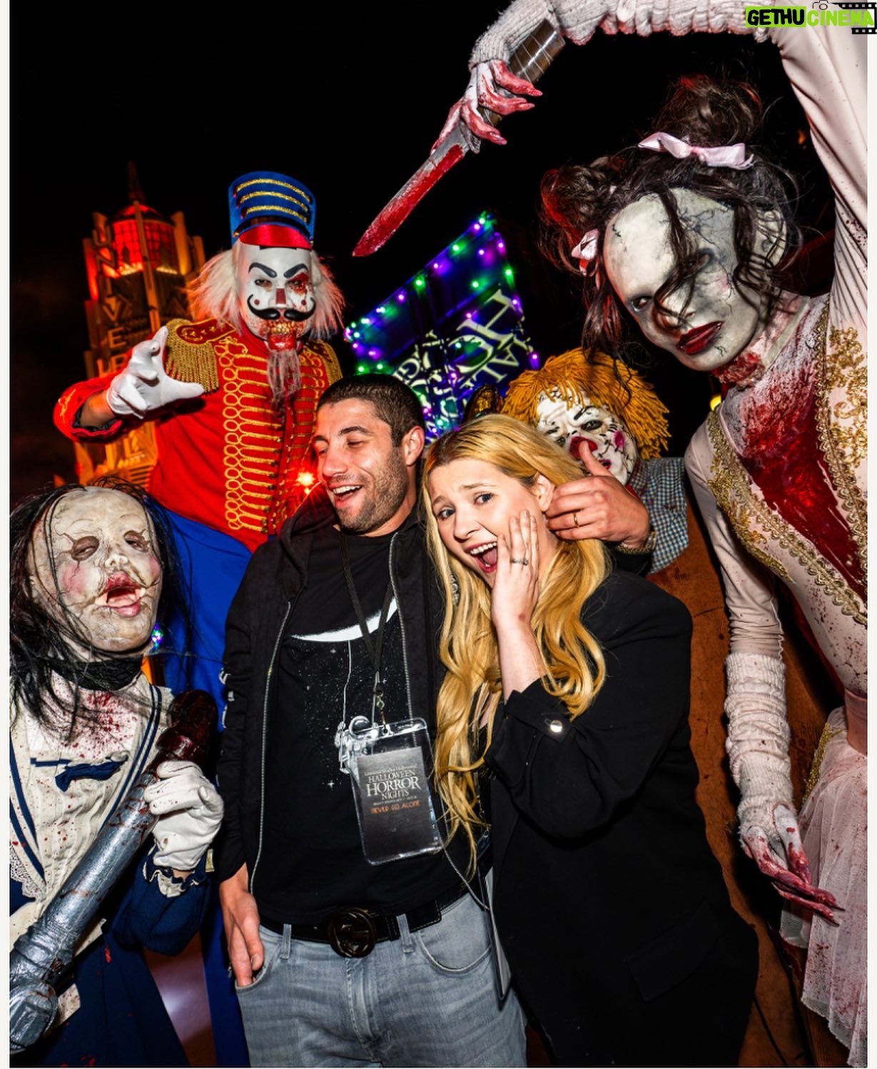Abigail Breslin - 6.2K Likes - Thank you @unistudios for treating us to a scare-tastic evening at #halloweenhorrornights !!!!!!