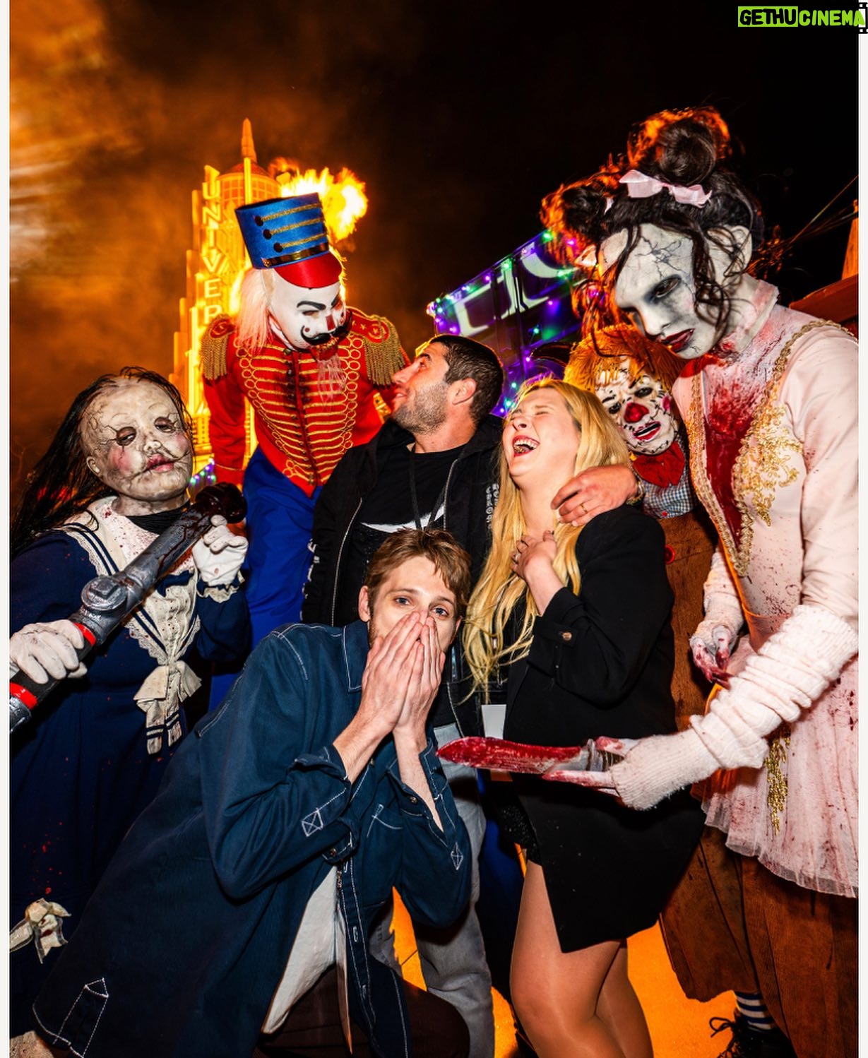 Abigail Breslin - 6.2K Likes - Thank you @unistudios for treating us to a scare-tastic evening at #halloweenhorrornights !!!!!!