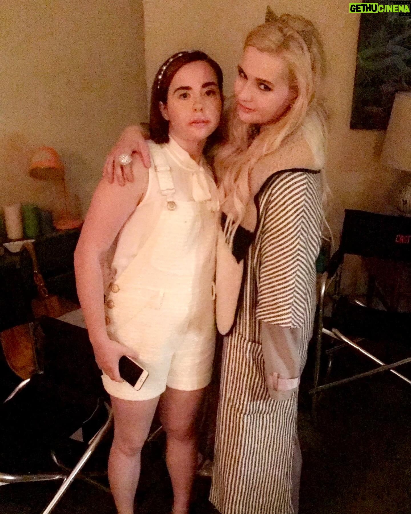 Abigail Breslin Instagram - AND ANOTHER HAPPY BIRTHDAY TO THE TWIN #2 TO MY HONORARY TWIN #3, @riley_weinstein . Love you so much my queen!!!!