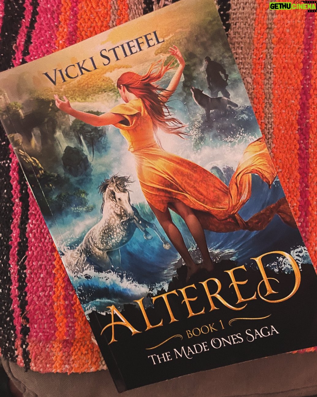 Abigail Breslin Instagram - Absolutely loving my friend Vicki Steifel’s book Altered, the first book in The Made One’s Saga! Highly recommend!