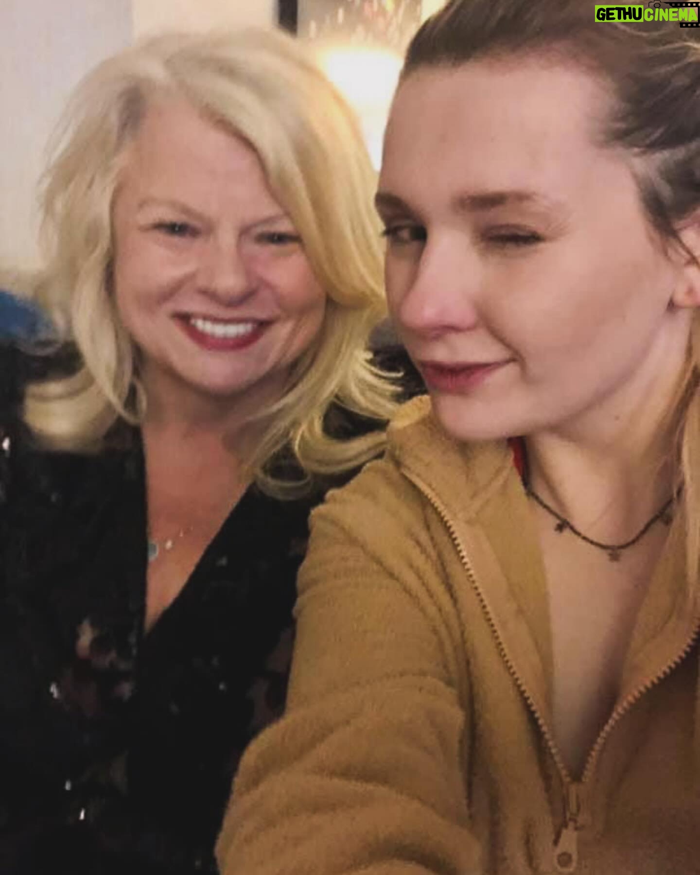 Abigail Breslin Instagram - Happy Mother’s Day to my queen of a dream of a mama! I love you more than anything!!! You are my bestest friend and I’m honored to be your daughter every day and especially today. 🥰😘 love you mommy!