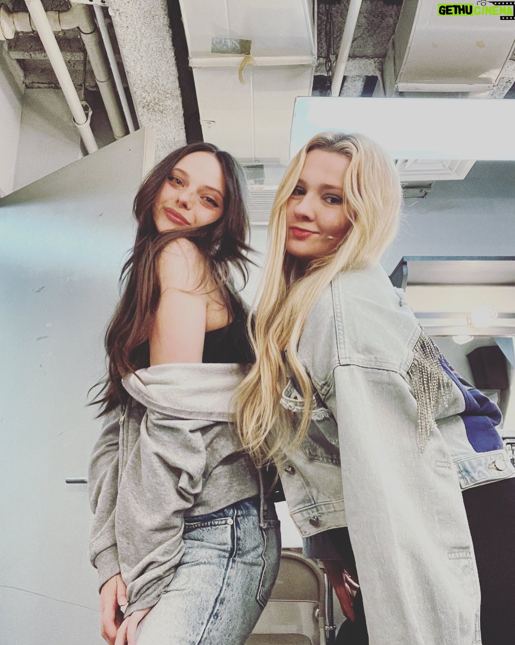 Abigail Breslin - 8K Likes - The clique has spoken. We’re great.
💕my angel baby @aligallo
#aligail