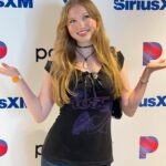 Abigail Zoe Lewis Instagram - A day with @siriusxm @slash & @shemekia.copeland 🖤🥀 #siriusxm #concert #bluesville #slash