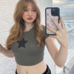 Abigail Zoe Lewis Instagram - Something old, but new again 🩶 #hair #bangs #explore #explorepage