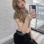 Abigail Zoe Lewis Instagram - Something old, but new again 🩶 #hair #bangs #explore #explorepage