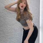 Abigail Zoe Lewis Instagram - Something old, but new again 🩶 #hair #bangs #explore #explorepage