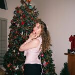 Abigail Zoe Lewis Instagram - Merry Christmas ~ Xoxo ♥️🎄☃️ #christmas #holidays #explore