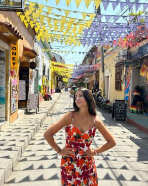 Abril di Yorio Instagram - descubrir una ciudad hermosa con mis mejores amigas, qué regalazo❤️🇨🇴