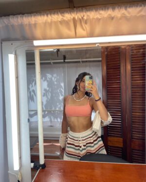 Abril di Yorio Instagram - Hace un mes se estrenó la segunda temporada de Cielo Grande y quiero aprovechar este hecho como una excusa para hacer un posteo así cool con videos random sin mucho sentido. Todos fueron grabados en el set en momentos de transición abril - luz (más conocidos como baches)
Ya la vieron?? Si todavía no, corran a verla  y si sí, háganlo de nuevo por @chenetflix 🥰🦋✨

@netflixlat @netflix