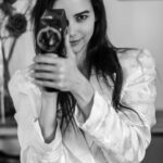 Abril Schreiber Instagram - ❣️Madrid 22 de Mayo 2024 Ph by @juliomt 🙏🏻 Space @venkatesulu ✨ Hoy mi deseo para ti es que nadie te corte las alas… ni tu. ❣️ #portrait #blancoynegro #actorslife #wednesday #humpday